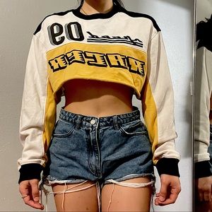 PRETTYLITTLETHING Cropped Sweatshirt